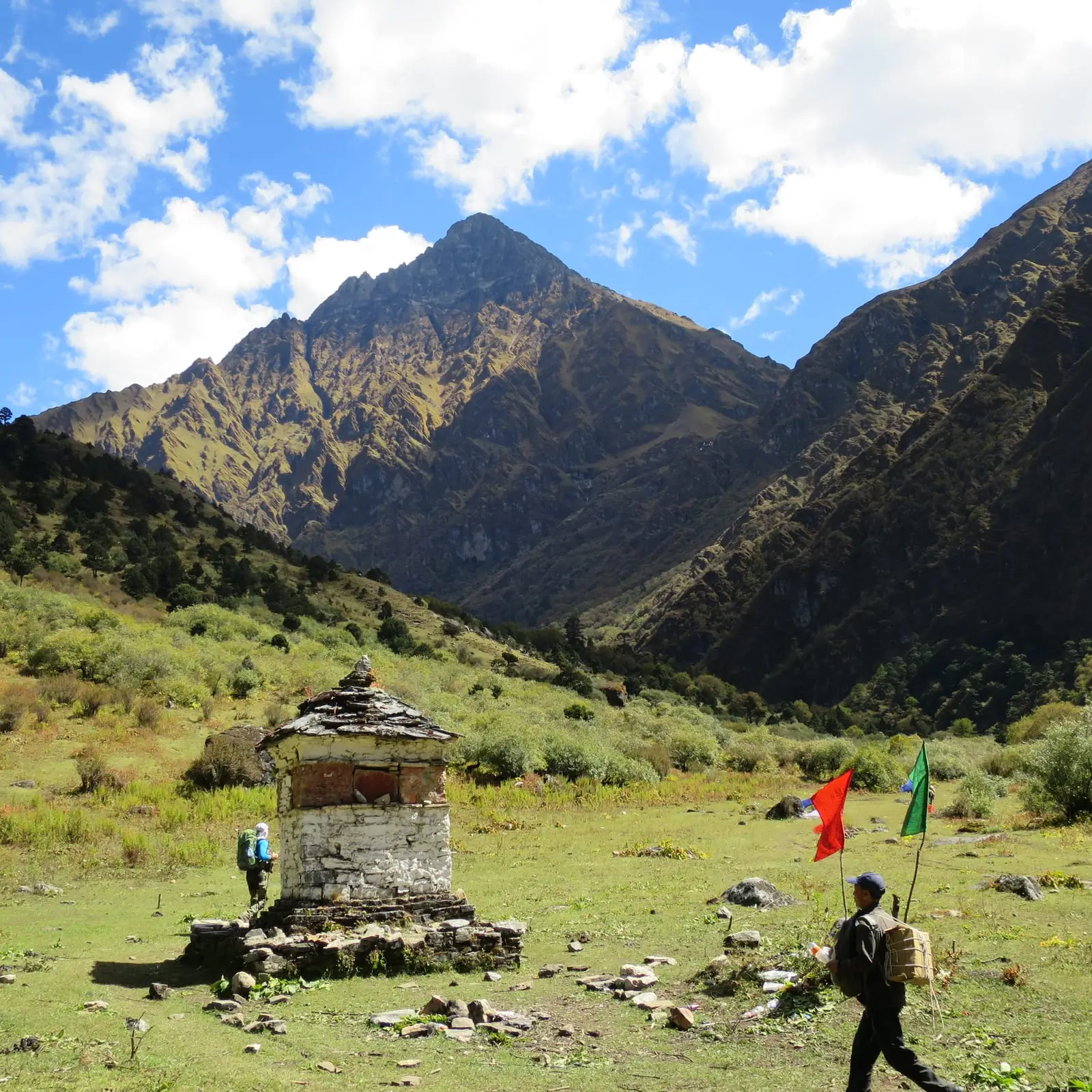 A trekker and chorten on the trail through the valley