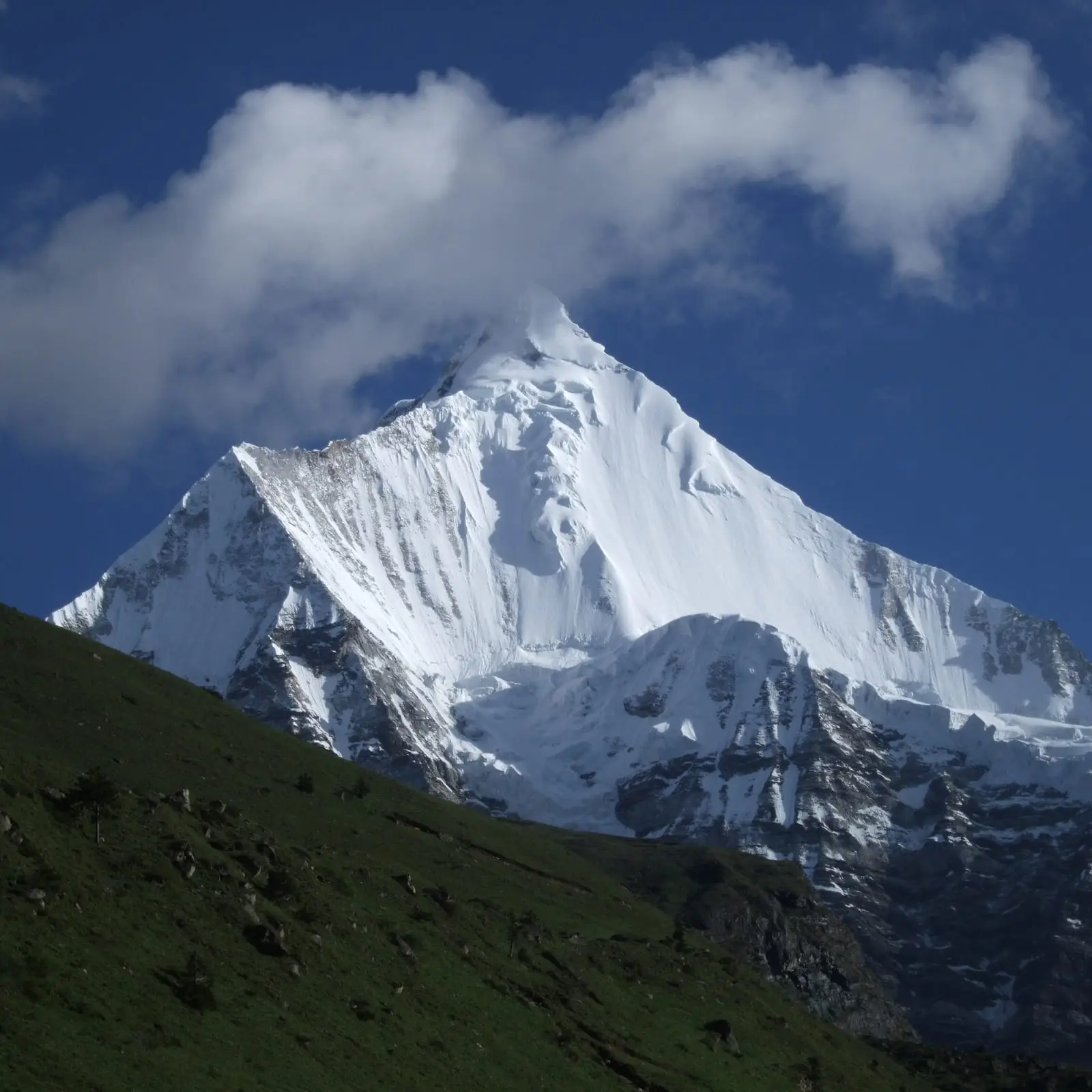 Jichu Drake rising beside Jomolhari