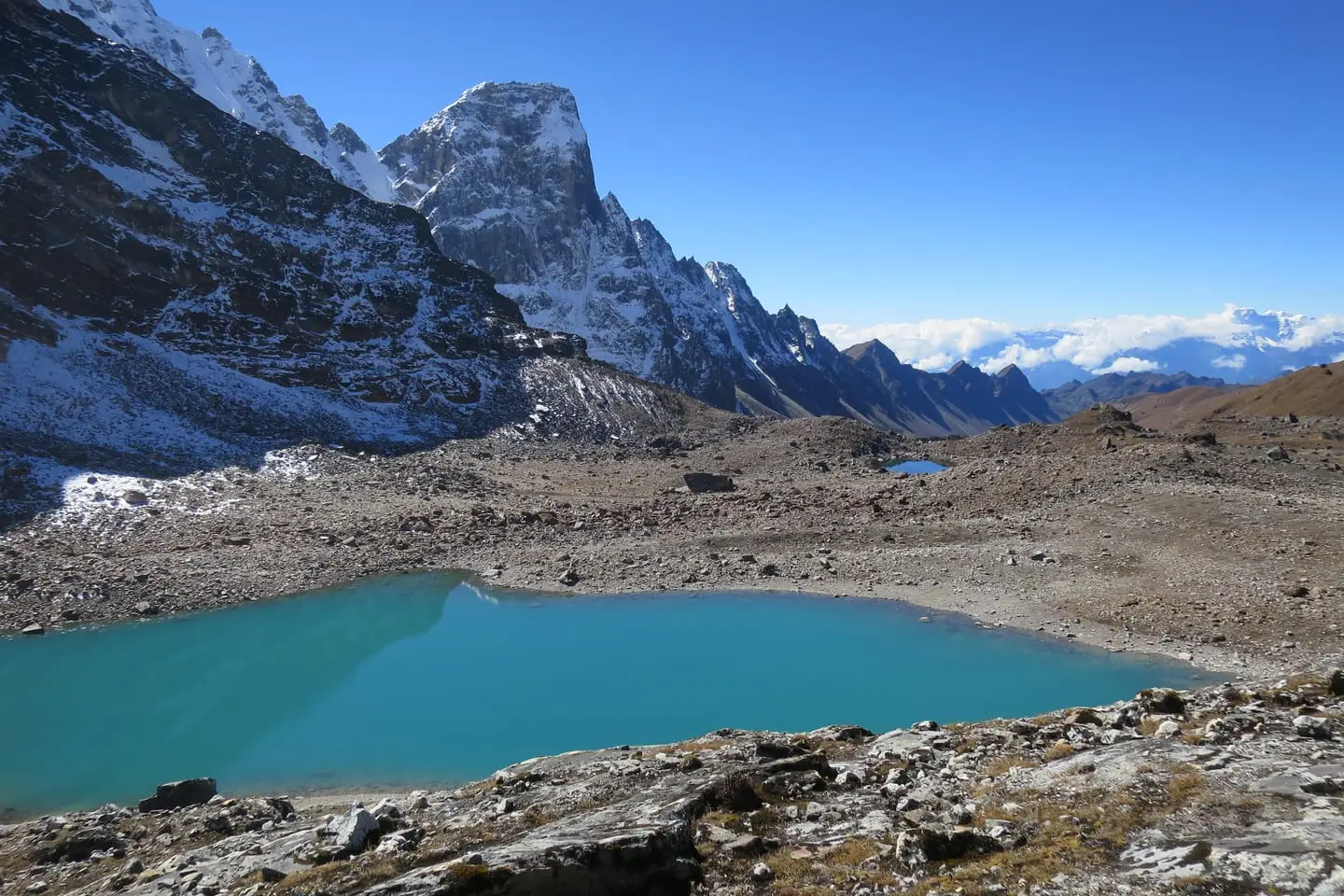 A turquoise glacial lake on the high route